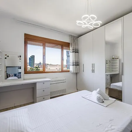 Spacious In The Heart Of Apartment