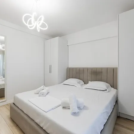 Apartment Spacious In The Heart Of Tirana