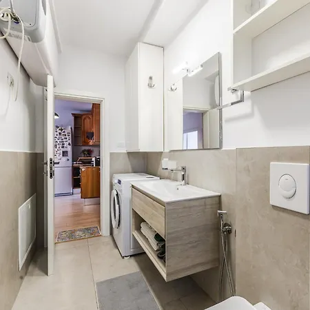 Spacious In The Heart Of Apartment