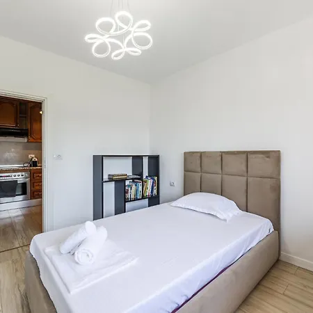 Spacious In The Heart Of Apartment *
