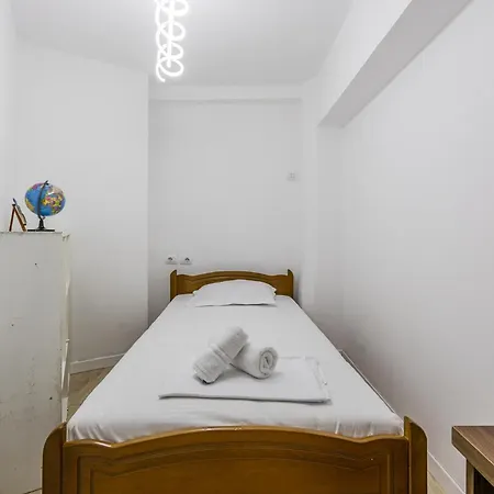 Apartment Spacious In The Heart Of Tirana